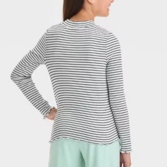 Cute, Cozy, and Cat-Loving: NWT Girls Long Sleeve Rib T-Shirt by Cat & Jack - Picture 2 of 3